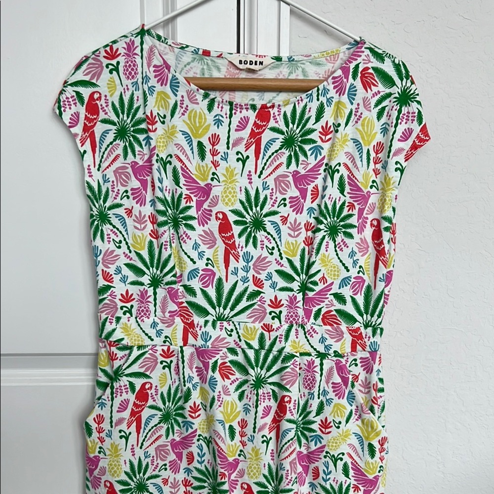 Boden White and Pink Graphic Cap Sleeve Jersey Knit Dress